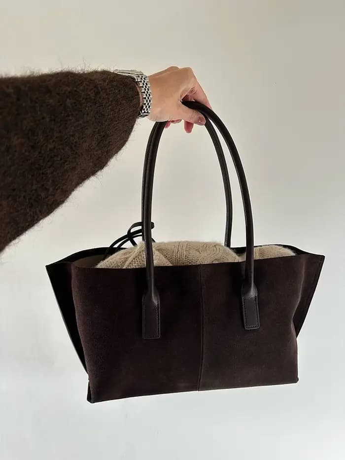 2026 Marque de luxe Design Sac fourre-tout en cuir suédé Femmes Casual Peau de grande capacité Sacs à bandoulière