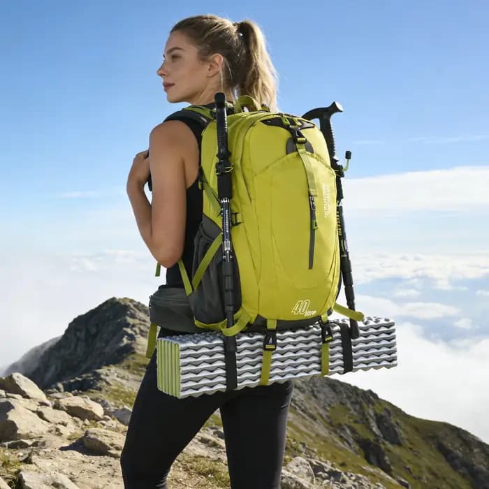 Sac à dos de randonnée en nylon résistant à l'eau 36-55L avec système de transport physiologique et poche ouverte pour marche en plein air