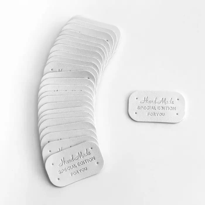 Étiquettes en cuir PU avec lettres faites à la main
