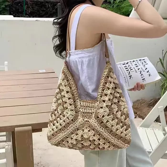 Sac à bandoulière en paille tressée tendance pour l'été