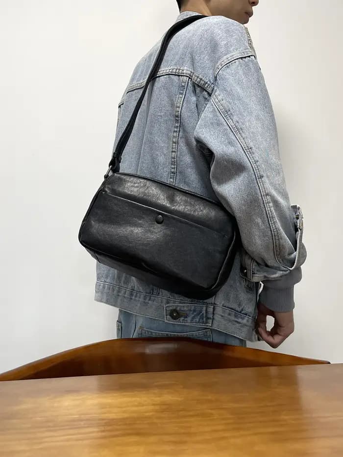 Sac à bandoulière noir en cuir véritable pour hommes, voyage en plein air de bonne qualité, sac à bandoulière décontracté de styliste fait à la main en cuir de vache