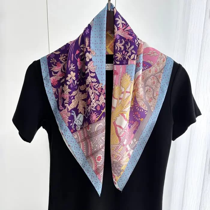 Foulard carré de luxe en soie pour femmes