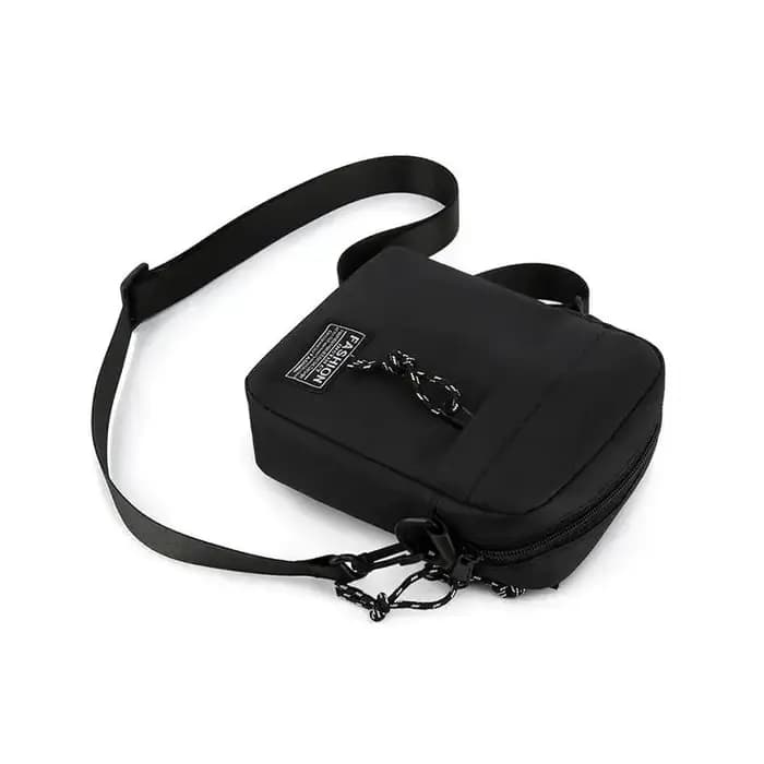 Sac pour homme, disponible en version à porter sur une épaule ou en bandoulière