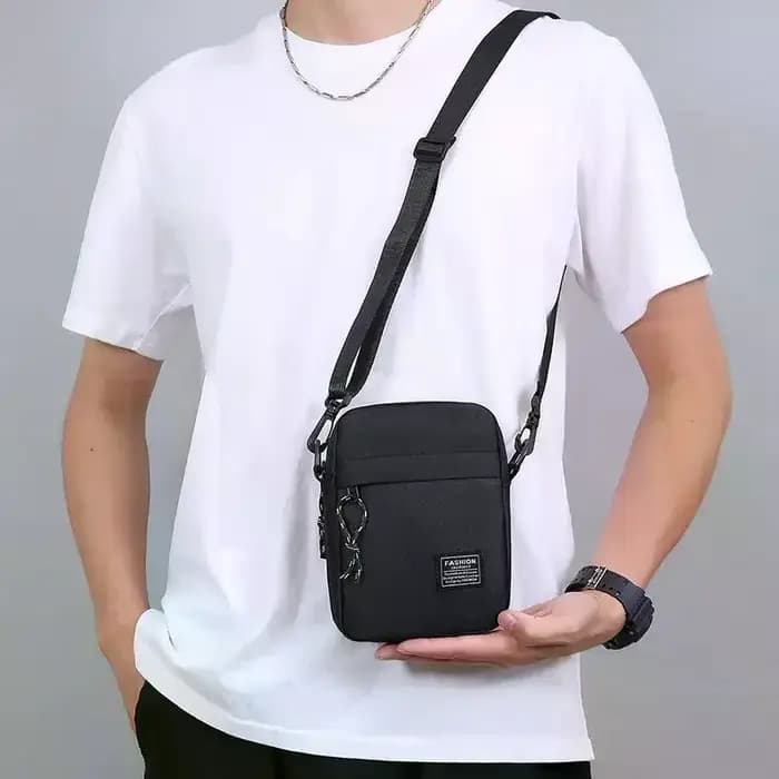 Sac pour homme, disponible en version à bandoulière ou à porter en travers du corps