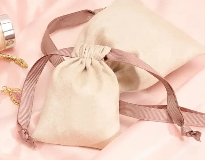 Pochette à bijoux personnalisée en velours doux