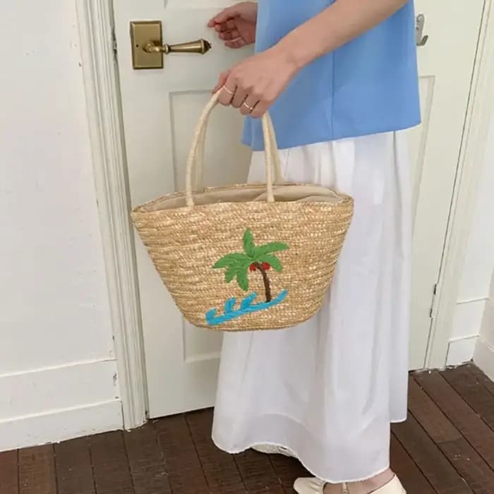 Grand sac fourre-tout en paille brodé motif cocotier