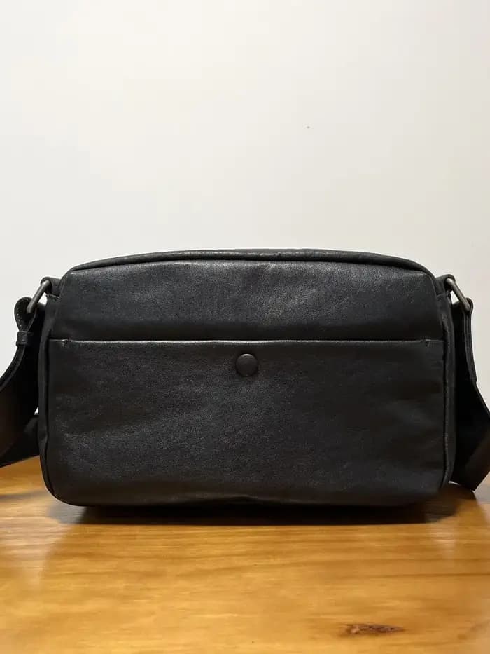 Sac à bandoulière noir en cuir véritable pour hommes, voyage en plein air de bonne qualité, sac à bandoulière décontracté de styliste fait à la main en cuir de vache