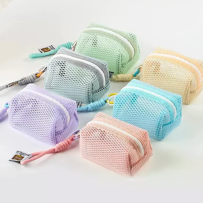 Pochette cosmétique carrée en maille