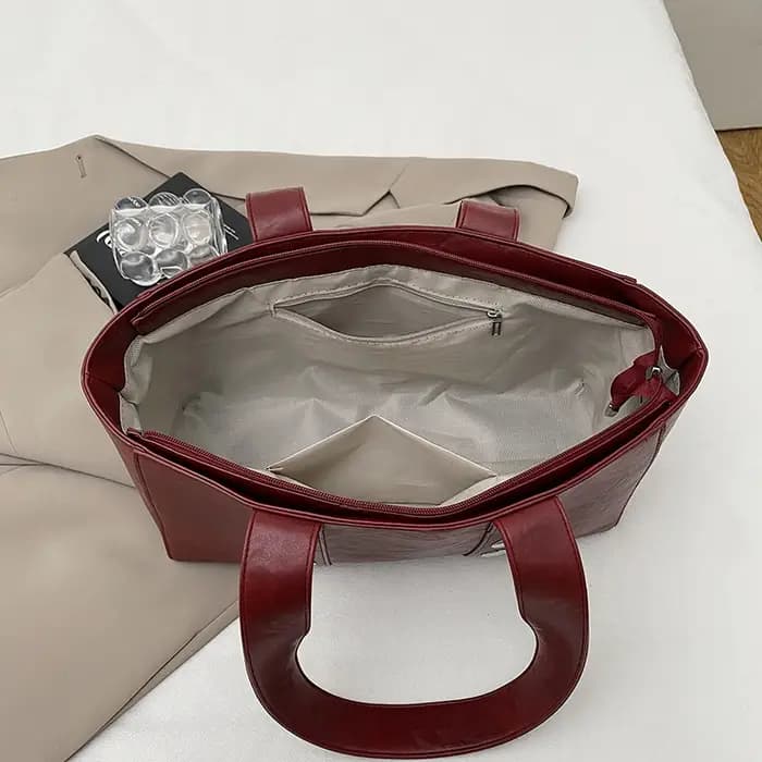 Fourre-tout noir style européen et américain personnalité sac de trajet Rivet Design sac à bandoulière en cuir PU grande capacité bolsa feminin