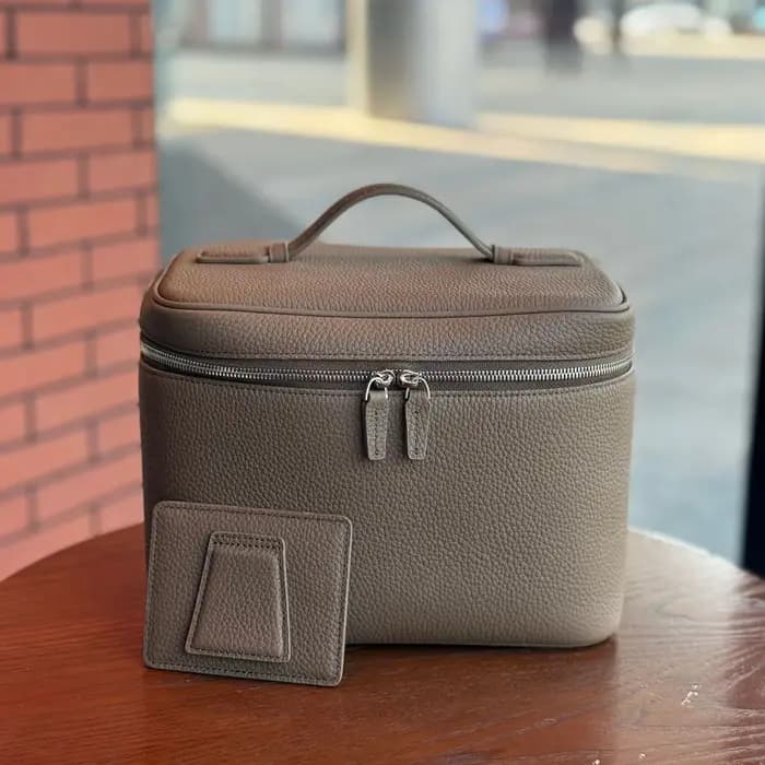 Pochette de toilette en cuir véritable
