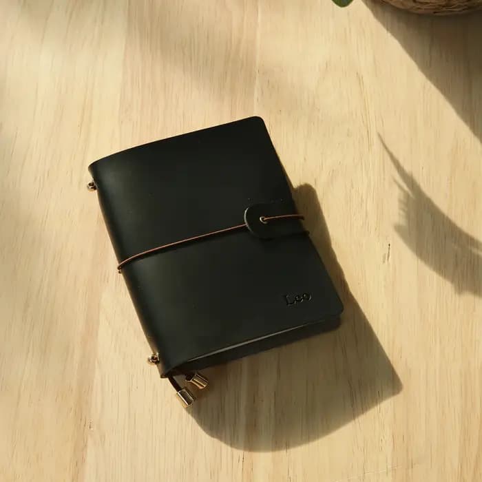 Porte-passeport en cuir personnalisé avec nom gravé