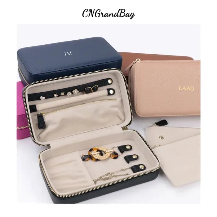 Boîte à bijoux de voyage moyenne en cuir galets avec nom personnalisé