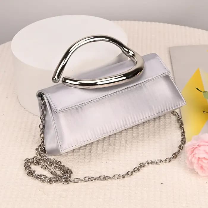Nouveau sac à main français petit sac carré niche mode sac à bandoulière personnalisé rétro satin messager sac pour femme explosion