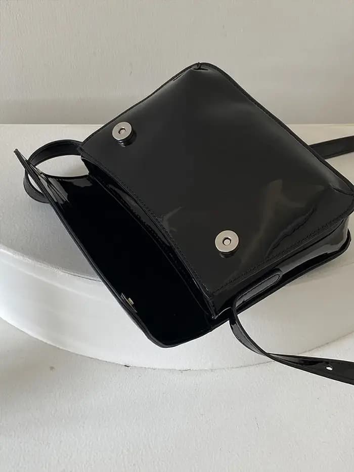 Sac bandoulière tendance en cuir verni pour femme