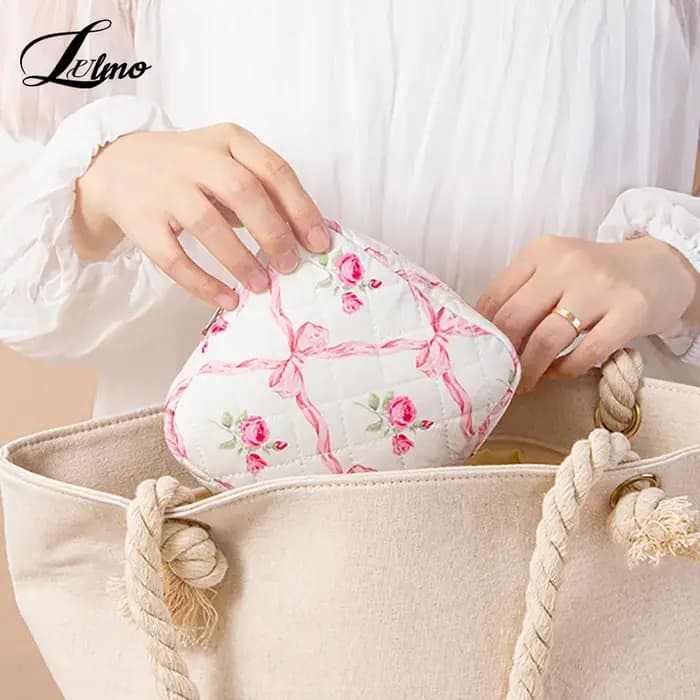 Petite pochette cosmétique matelassée pour sac à main