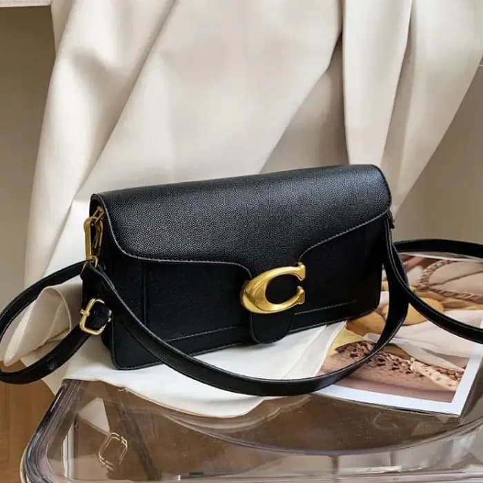Sac à bandoulière tendance de cette année avec deux bretelles et un petit sac carré diagonal