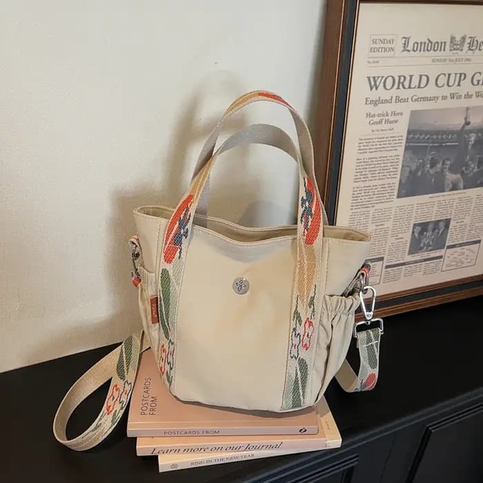 Sac fourre-tout vintage en nylon brodé pour femme