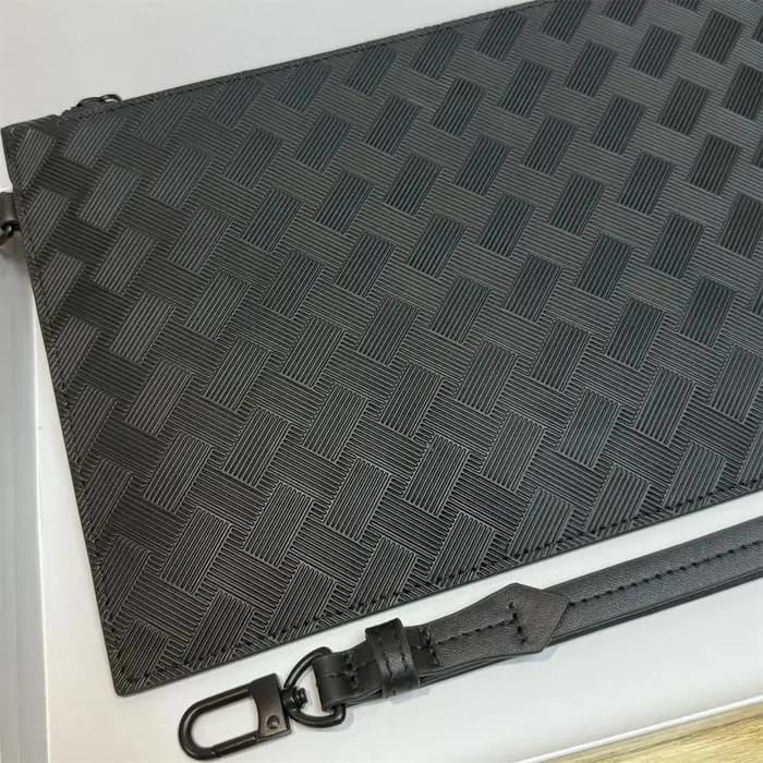 Pochette Homme 26 en Cuir Gaufré Noir de Luxe