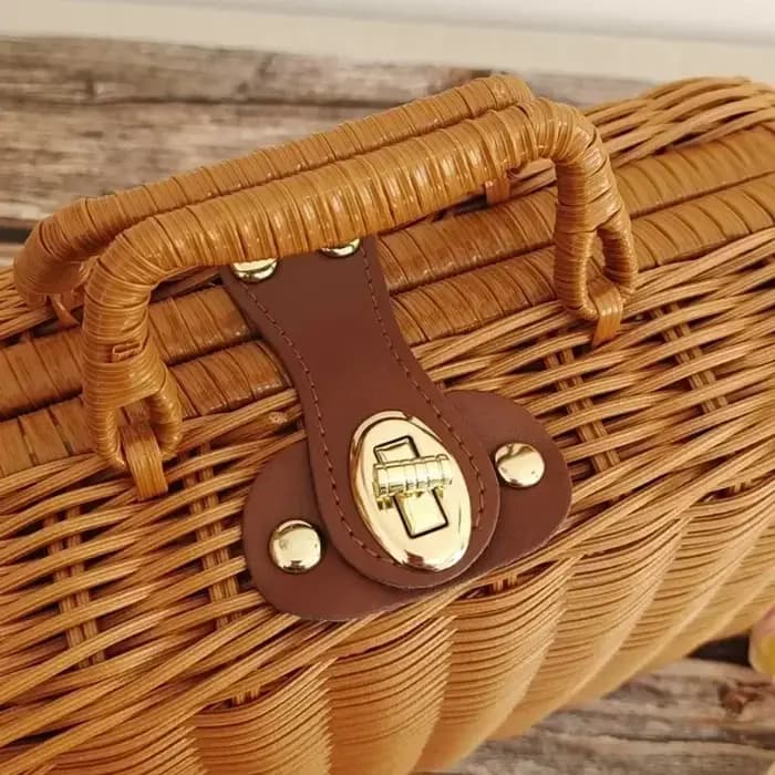 Valise rétro en rotin faite à la main