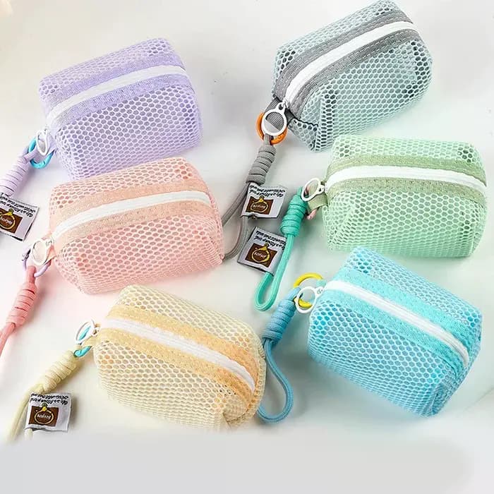 Pochette cosmétique carrée en maille
