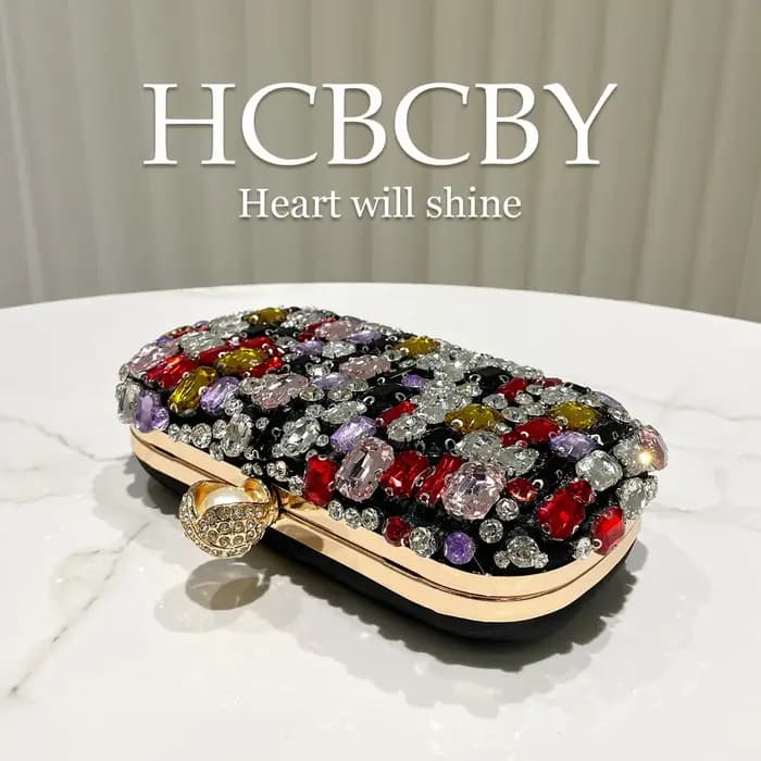 Pochette de soirée haut de gamme noire de luxe ornée de strass colorés