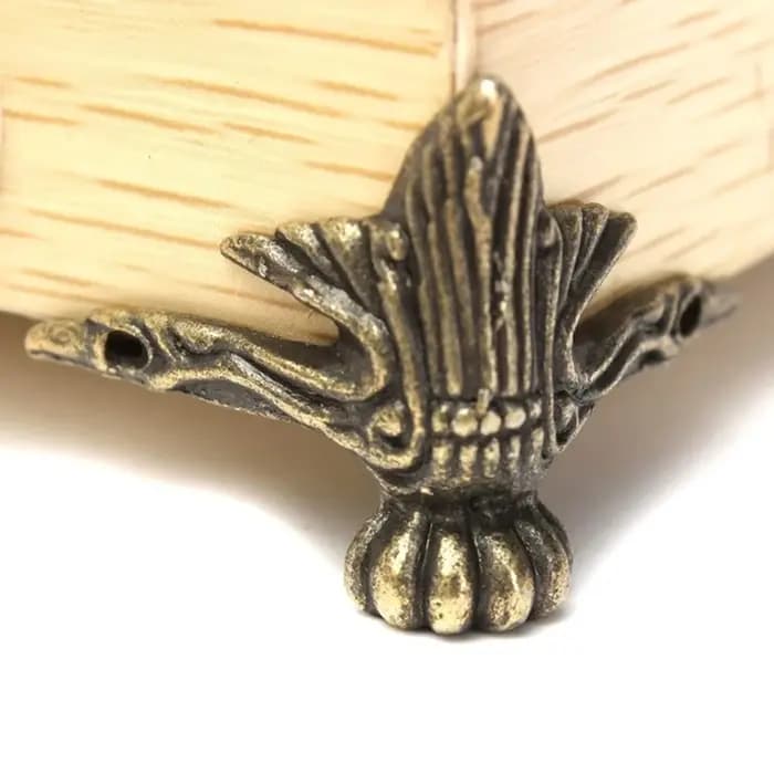 Protecteur d'angle Antique en laiton
