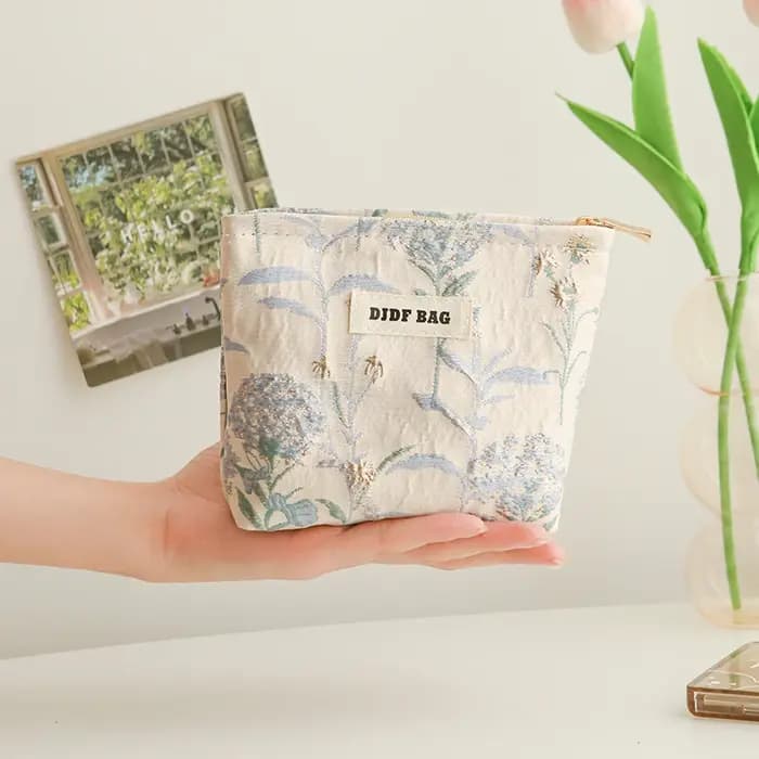 Nouveau sac cosmétique femme de petite taille Portable bleu broderie Mini sac de rangement de servie
