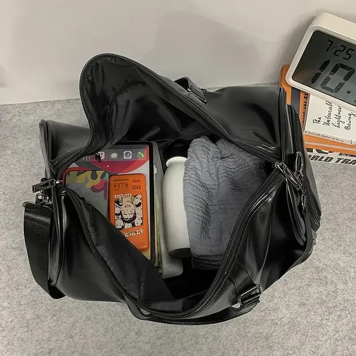 Sac polochon de voyage minimaliste en cuir PU noir pour hommes