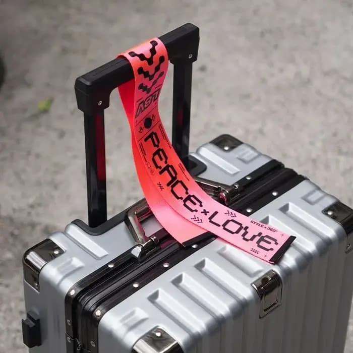 Étiquettes de bagage pour valises