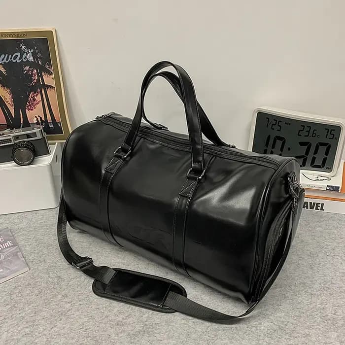 Sac polochon de voyage minimaliste en cuir PU noir pour hommes