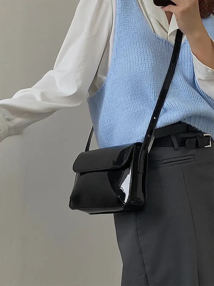 Sac bandoulière tendance en cuir verni pour femme