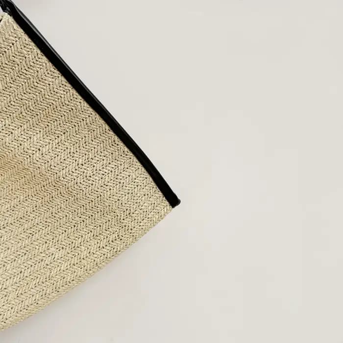 Sac fourre-tout en paille tressé avec garniture en cuir souple