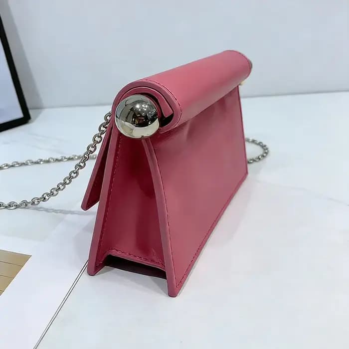 Pochette tendance pour femmes avec bord roulé