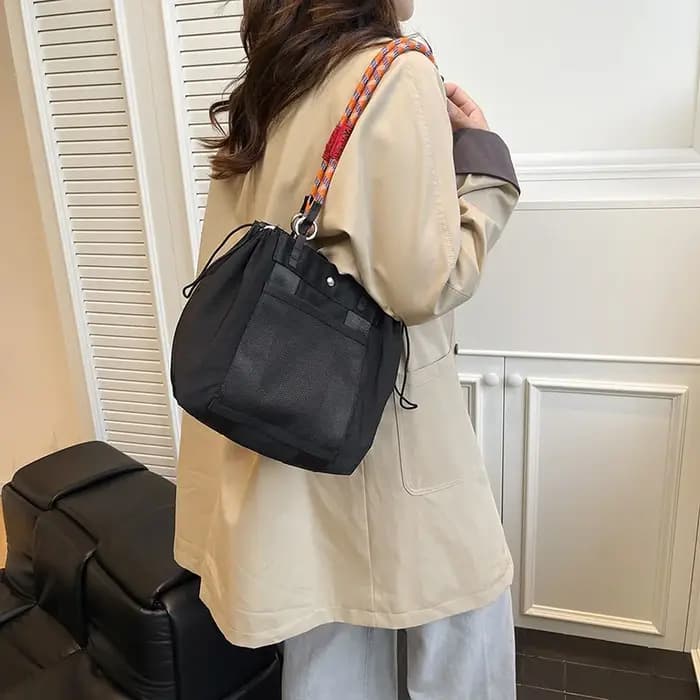 Sac à bandoulière simple imperméable en tissu nylon ultraléger pour femmes