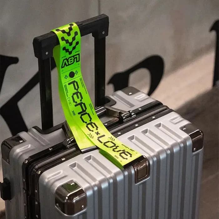 Étiquettes de bagage pour valises