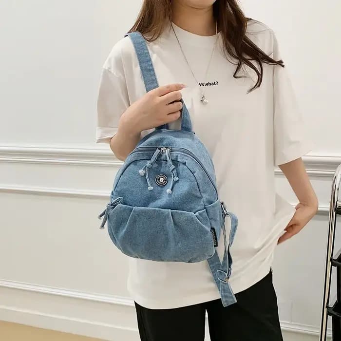 Mini sac à dos en denim décontracté – Sac à dos de tous les jours pour femmes, sac à dos tendance, compact et léger pour un style de rue sans effort