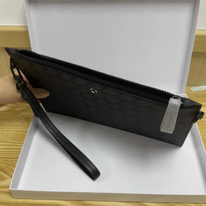 Pochette Homme 26 en Cuir Gaufré Noir de Luxe