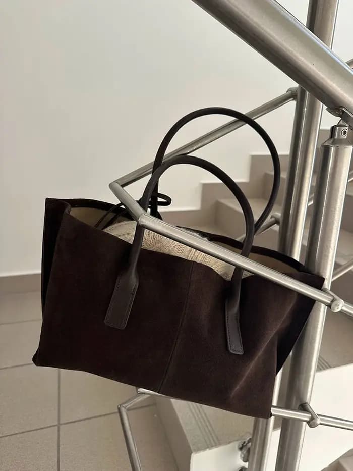 2026 Marque de luxe Design Sac fourre-tout en cuir suédé Femmes Casual Peau de grande capacité Sacs à bandoulière