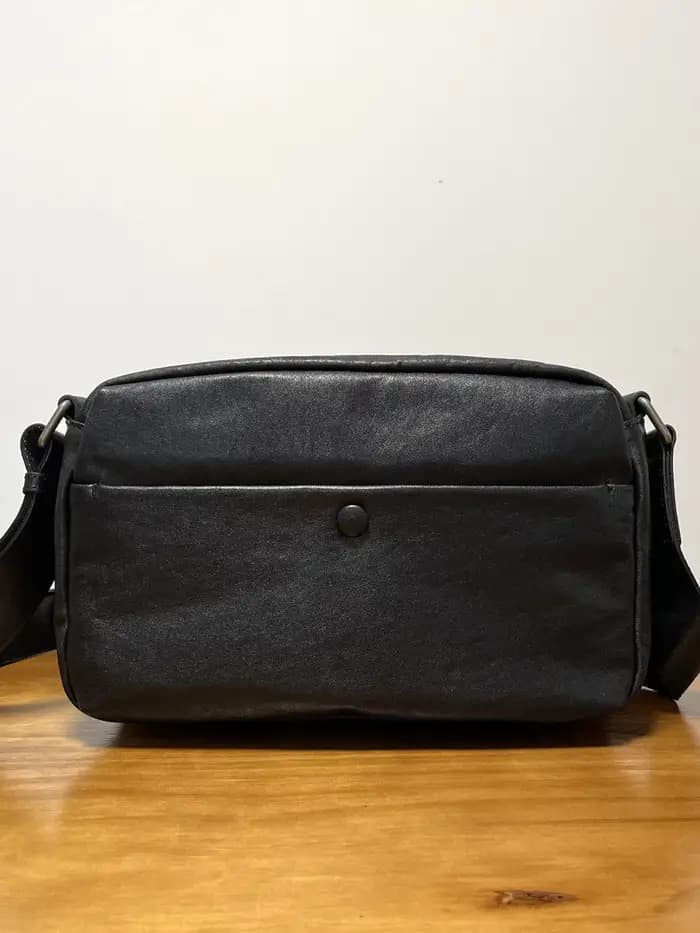 Sac à bandoulière noir en cuir véritable pour hommes, voyage en plein air de bonne qualité, sac à bandoulière décontracté de styliste fait à la main en cuir de vache
