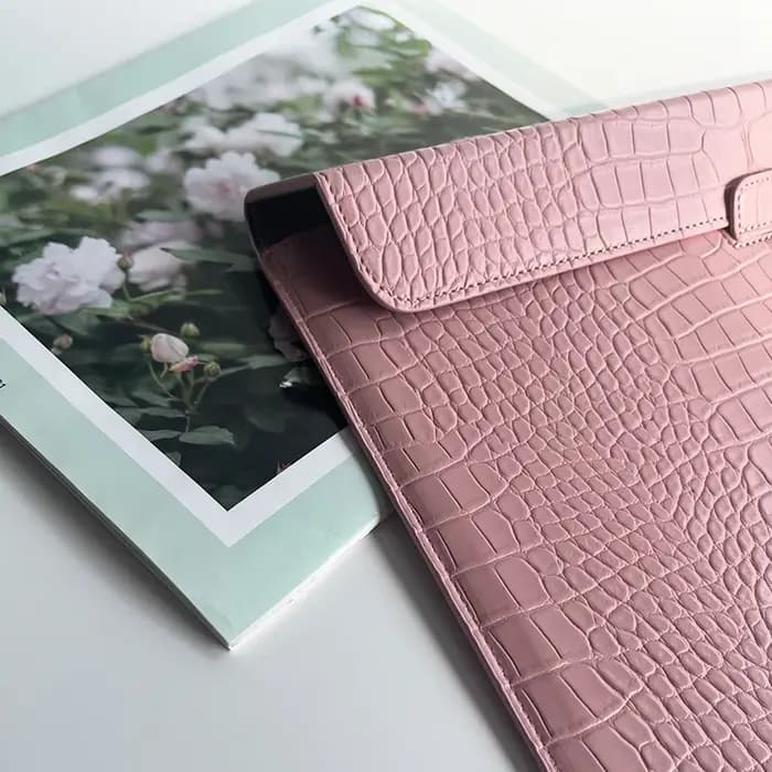 Sacs pour ordinateur portable en cuir de Crocodile PU avec nom personnalisé pour Macbook pro 13