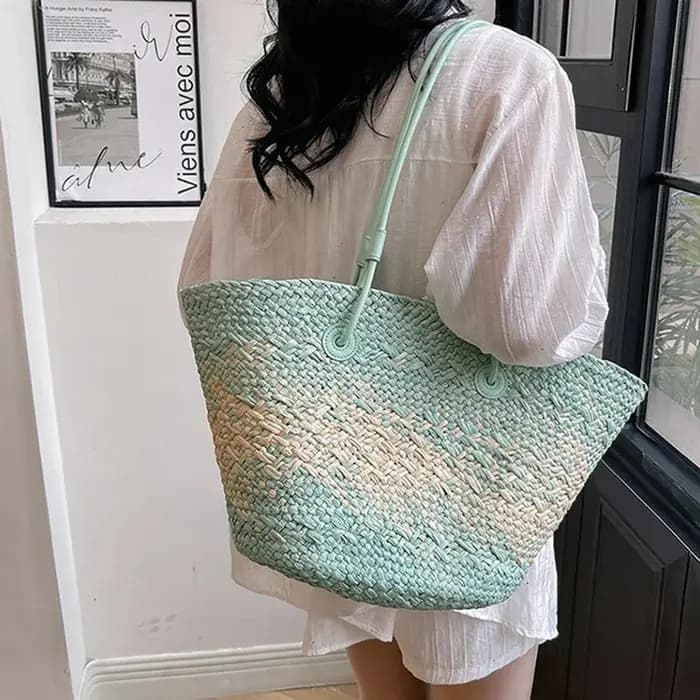 Sac à bandoulière sous les bras en paille de couleur dégradée