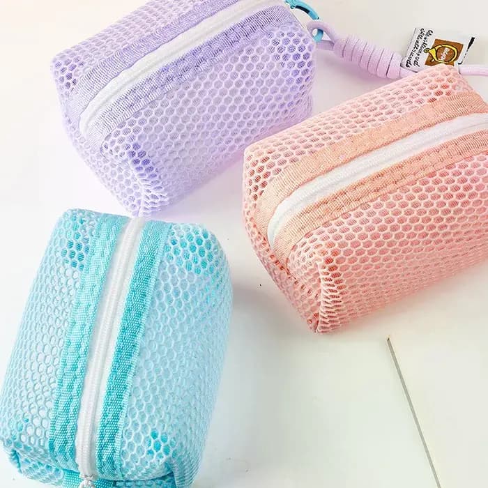 Pochette cosmétique carrée en maille