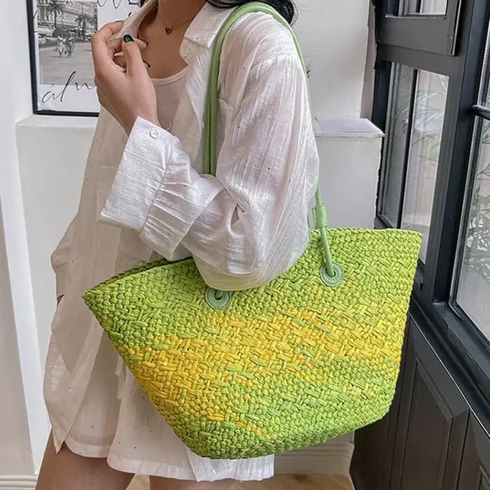 Sac à bandoulière sous les bras en paille de couleur dégradée