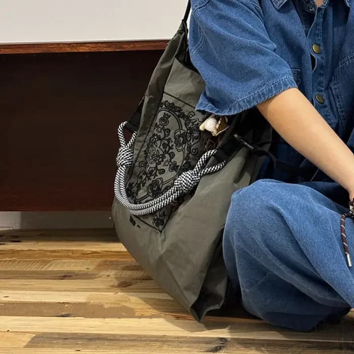 Sac à main en nylon brodé floral vintage pour femme – Sac