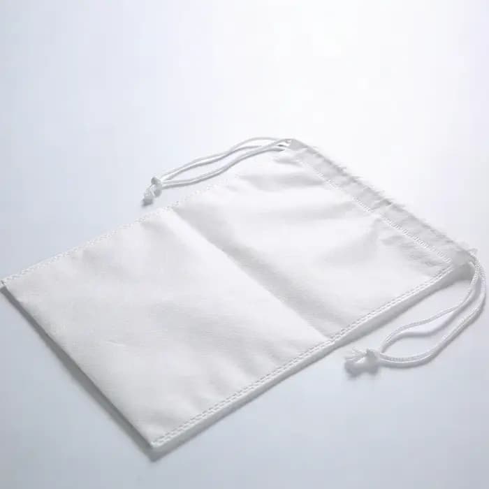 Sac à compartiments séparés en maille pour articles de toilette