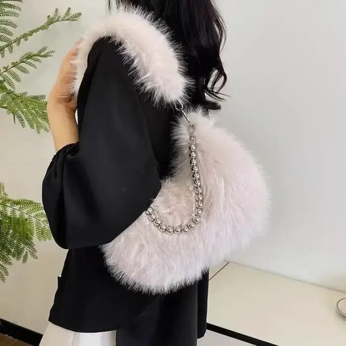 Sac fourre-tout en fausse fourrure avec sangle en chaîne