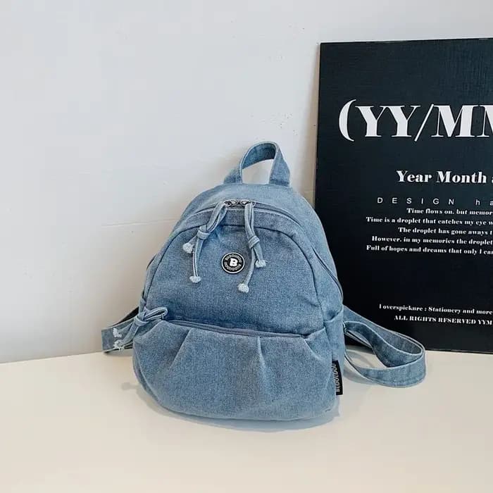 Mini sac à dos en denim décontracté – Sac à dos de tous les jours pour femmes, sac à dos tendance, compact et léger pour un style de rue sans effort