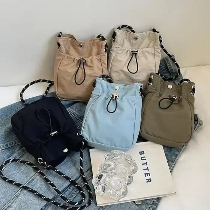 Sac à bandoulière carré en toile de nylon souple