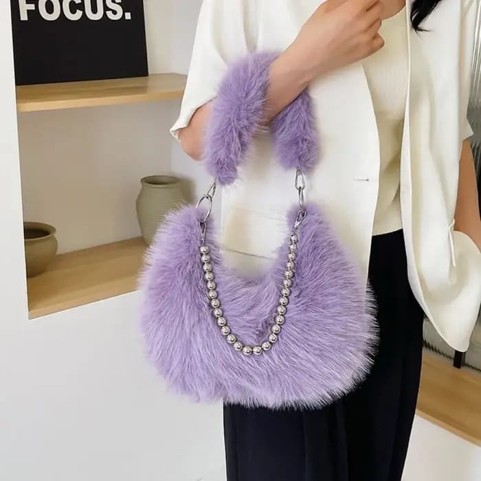Sac fourre-tout en fausse fourrure avec sangle en chaîne