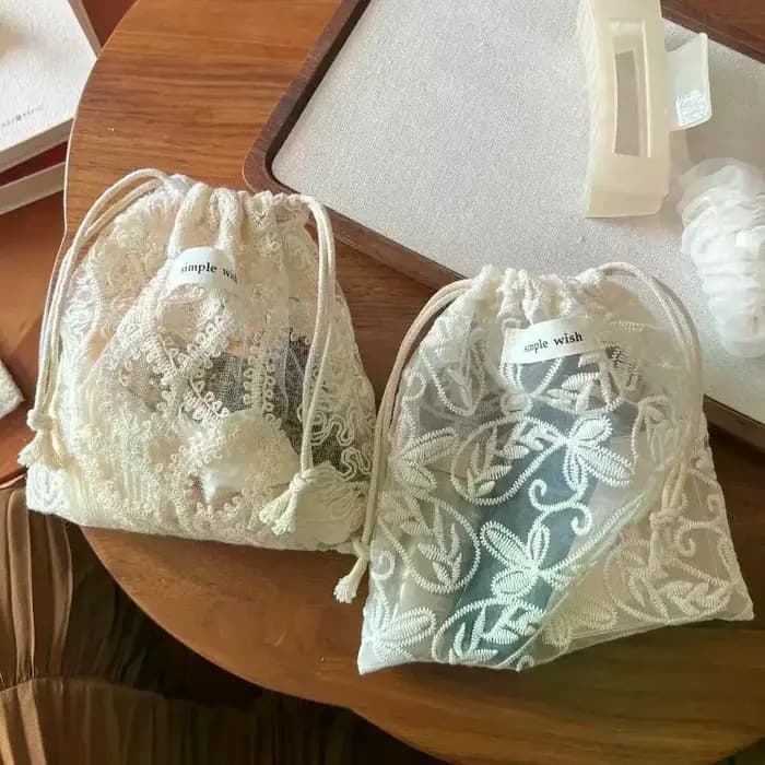Sac en tissu prêt à l'emploi avec motif en dentelle brodée pour écouteurs